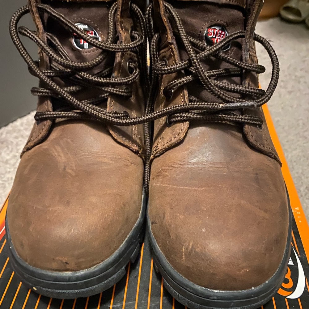 Work boots - Picture 5 of 5